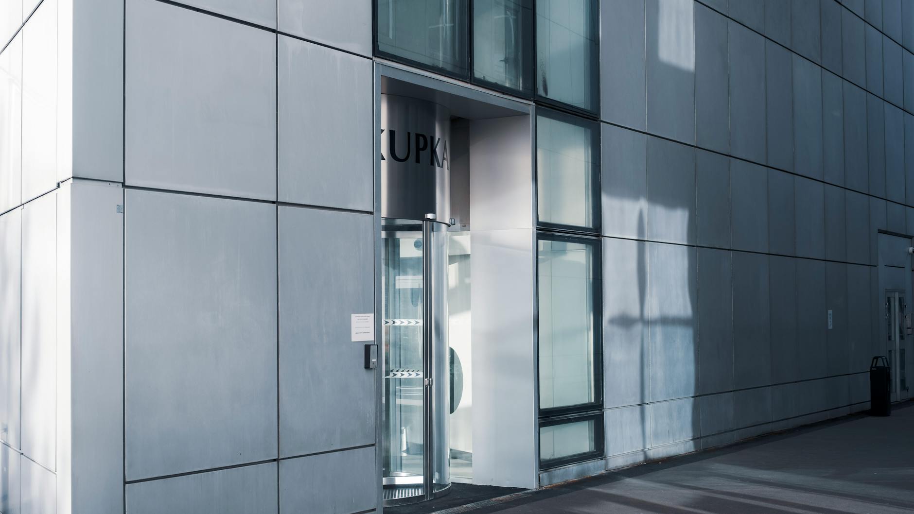 Company formation in Italy, overview of the registration process.