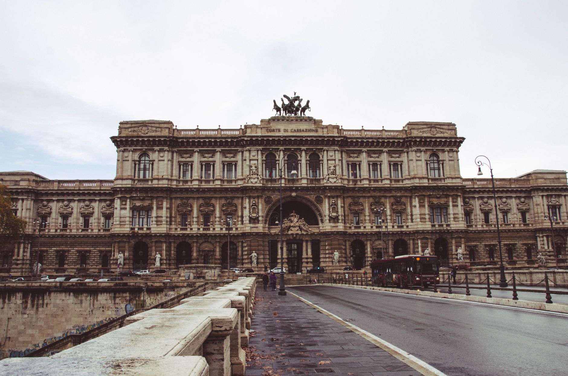 Milan city center, headquarters of Italian SRL company formation services.